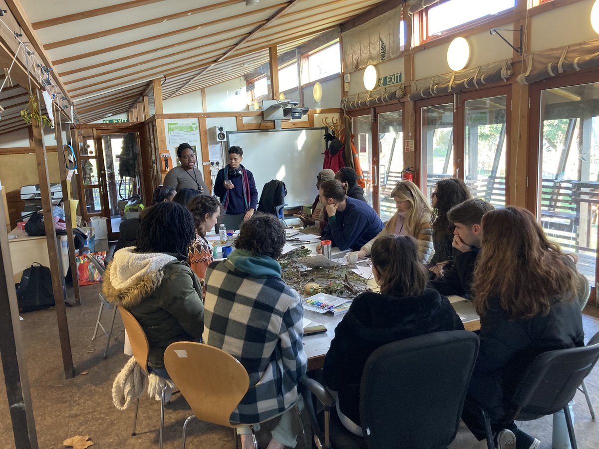 Lovely start to the second part of our Nature Nurtures workshop with @WildLondon at the Centre for Wildlife Gardening. Writer and artists <a href="/LauraHannahBar/">Laura Barker</a> and <a href="/cherrytree_walk/">LiLi @ Cherry Tree Walk</a> are leading a workshop on all things poetry and trees.