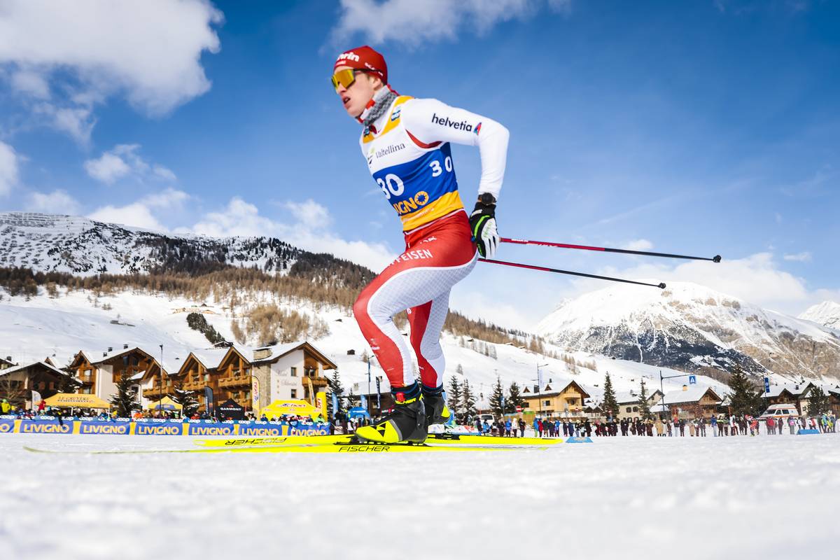 swissskiteam's tweet photo. ‼️ WOW! Janik Riebli realisiert seinen ersten Weltcup-Podestplatz! In Livigno/ITA wird der 24-jährige Schweizer im Skating-Sprint Dritter hinter Johannes Kläbo/NOR und Richard Jouve/FRA.
Congrats, Janik!! 👏👏💪👏
#swissskiteam #100percent #podest | Foto: Nordic Focus https://t.co/5mxma48pNt