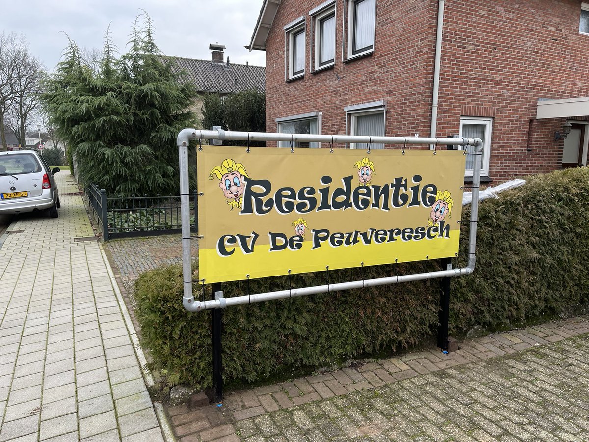 Hij staat er weer!

Nieuwe plek, gaat hier ook prima!

#Carnaval2023