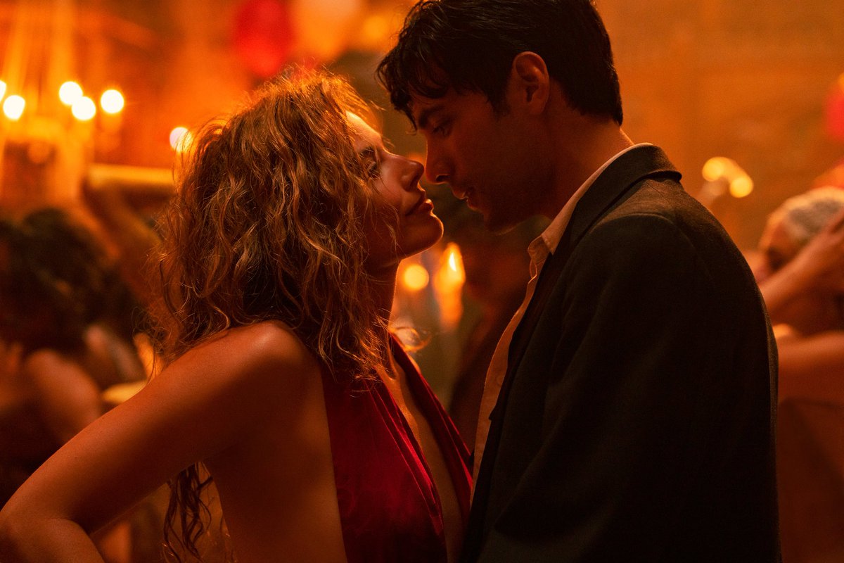 judiLimon's tweet photo. Por dónde empezar con #Babylon… todavía siento las ideas y las emociones aceleradas. Qué barbaridad Margot Robbie, es una estrella. Qué triste el mundo de las estrellas, qué preciosidad. Qué locura, qué carcajadas. Cine ❤️‍🔥 You’re on your own, kid, you always have been. https://t.co/6YCFQRLu80