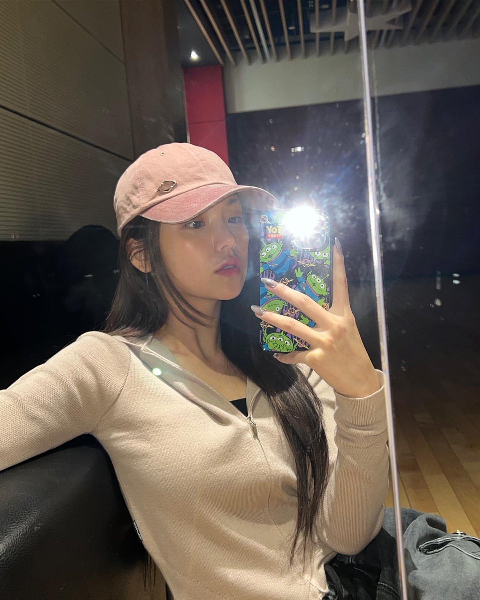 mitthubaby's tweet photo. @BIGMOUTHca makasih jg buat semua member yg udah kuat sampe hari enih, maaf kalo niko pernah menyakiti hati mungilmu ituh 🥺🙏🏻 makasih buat smua admin jugaa 🥺🙏🏻 mmaf gbsa lama lama ad negara yg harus ku pimpin. YG MAU MUTUALAN SAMA NIKO MITHA VERSION YUK FOLLOWAN 😋😋✊🏻 https://t.co/Ji5uO7zQUb