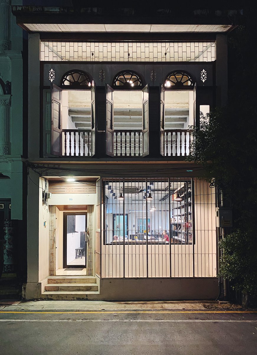 สวัสดีครับ dot.b ครับ เป็นร้านหนังสือ อยู่ถ.นครใน ย่านเมืองเก่าสงขลา

ร้านจะเปิดอย่างเป็นทางการวันพุธที่ 25 มกราคมนี้

เวลาเปิด 
วันธรรมดา เที่ยงวันถึงเที่ยงคืน
เสาร์-อาทิตย์และวันหยุด สิบโมงถึงเที่ยงคืน

facebook.com/photo.php?fbid…