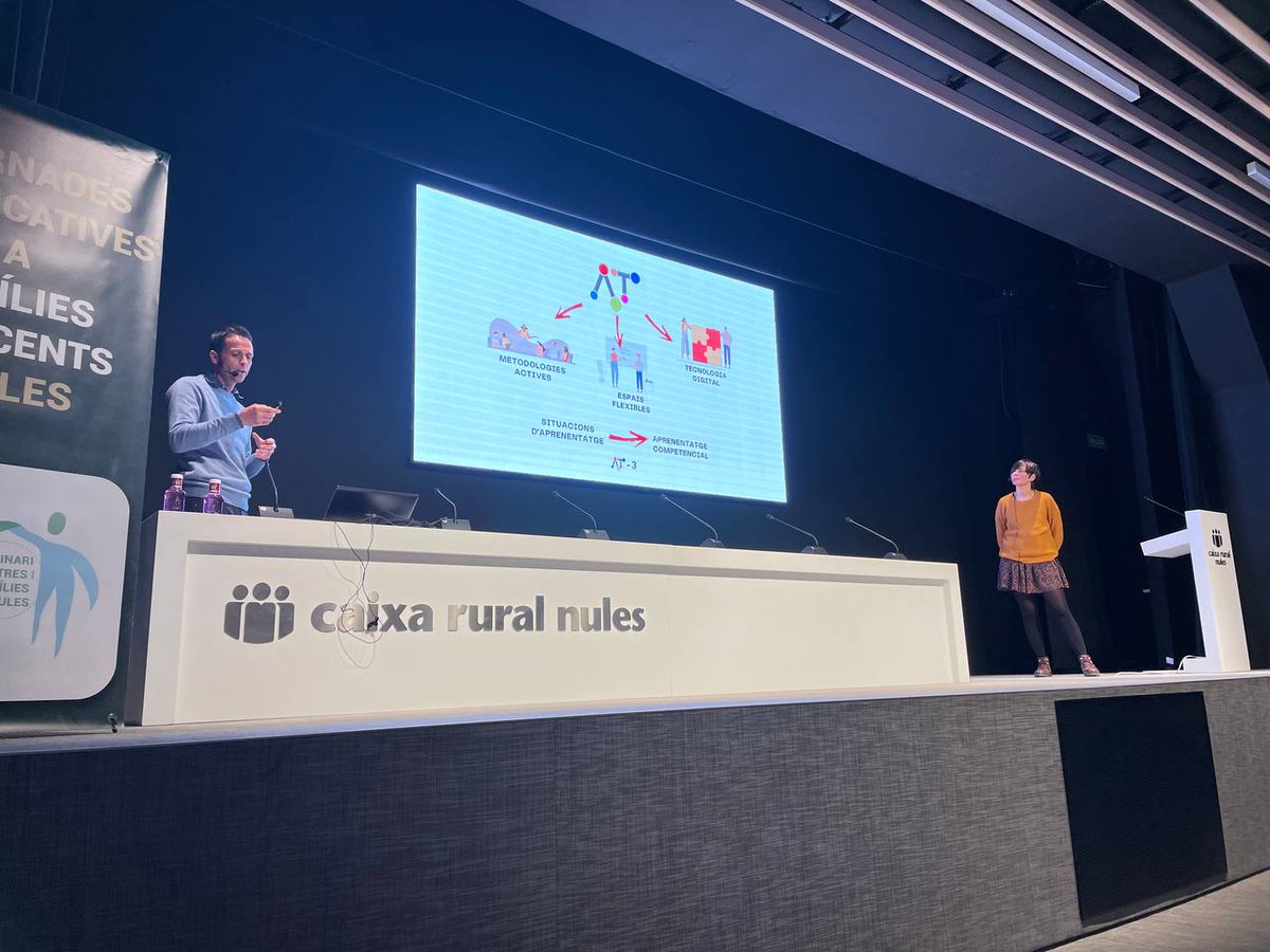 Aules Transformadores amb Óscar Gonzalvo en les VI Jornades Educatives de Nules #aulestransformadores #auladelfuturo <a href="/GVA_Cefire/">Formació, Innovació i Recursos per al Professorat</a> #CefireCastelló <a href="/NulesInfo/">Ajuntament de Nules</a>