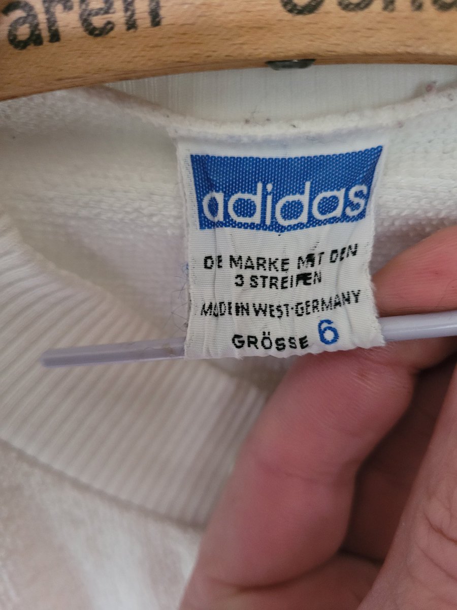 Adidas_tracktop's tweet photo. Adidas Georg Schwahn terry cloth jacket / shirt.
New old one in my collection.

#adidas #schwahn #vintage #retro #adidasoriginals #3stripes #terrycloth #georgschwahn #germany #adidascollector #adidasboy @adiFamily_ @Dadidassler https://t.co/1rzLo3WHGU