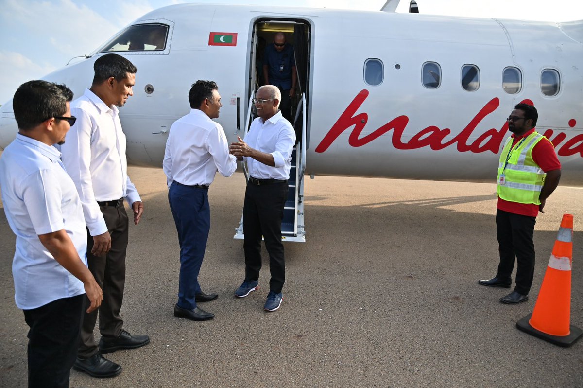 abdulla_shahid's tweet photo. #MDPKuriah | A tremendous welcome for President @ibusolih on his arrival to Fuvahmulah City. 

Good to see the love for President Solih here in Fuvahmulah.

#Ibu2023 https://t.co/VYLlz78mYu