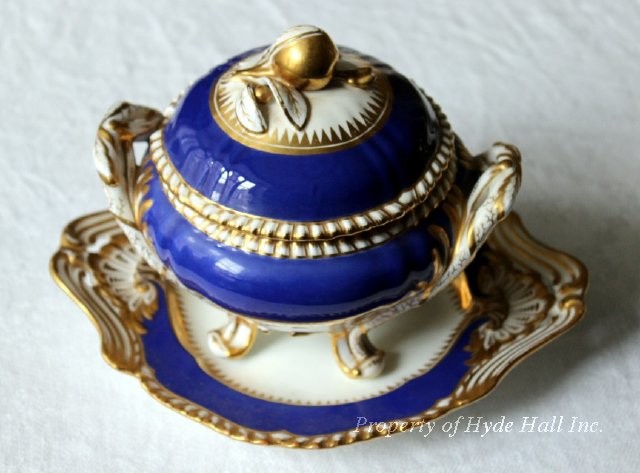 This small porcelain compote by Spode is part of a set of 60 items matching those purchased by George Clarke in 1827.