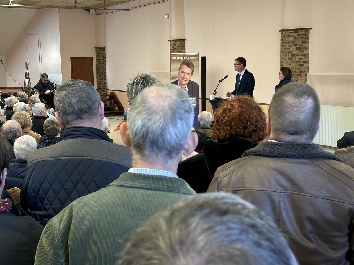SDecayeux's tweet photo. Tout mon soutien lors de la cérémonie des vœux à @emmanuel_maquet @PatriciaPOUPART pour la defense de notre territoire. Souvenir dans cette salle de Moyenneville où tout à commencé @tbalesdent @CaroleBizet .. https://t.co/Lkz5vRlwrp