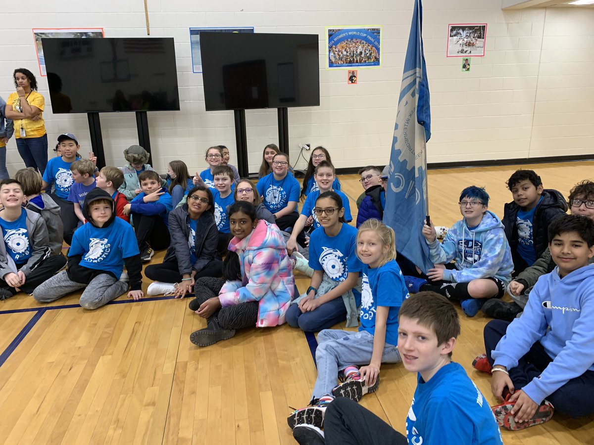 lmschick9's tweet photo. These @SandCreekInt 🦈s are through inspection and ready to rock!!! #ILoveRobotics https://t.co/ww3XJG7mCj