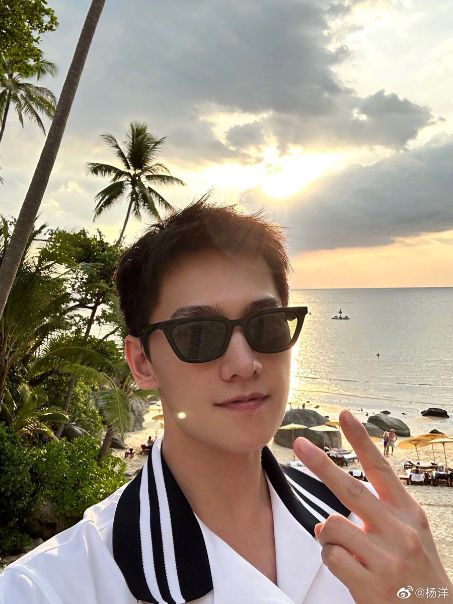 lingtouyangxifu's tweet photo. คนจีนเค้ามักกลับบ้านช่วงตรุษจีน
หยางมองประเทศไทยเป็นบ้านสินะ

กิ๊ดๆๆๆๆๆๆๆ 😆😆😆

#杨洋 #楊洋 #YangYang杨洋 
#YangYang #หยางหยาง #양양 https://t.co/4T1AhH2viZ
