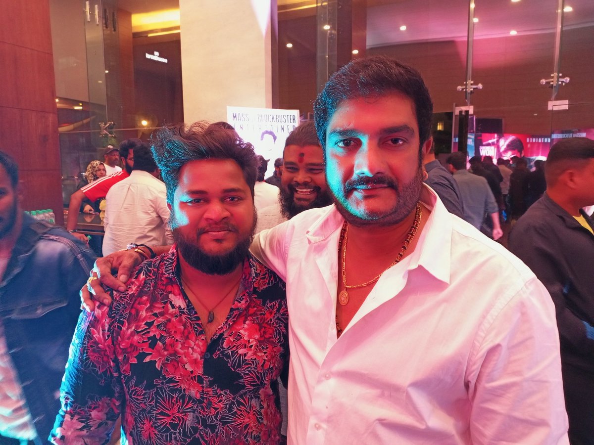 Arshad_RTF's tweet photo. With my #supreme #chotaboss @srinu10477 Annaya ❤️.Lv u Annaya ❤️
#PoonakaluLoading #WaltairVerayya #Acpvikramsagar #dhamakaonnetflix #DhamakaBlockBuster https://t.co/rKEZaJg0fs