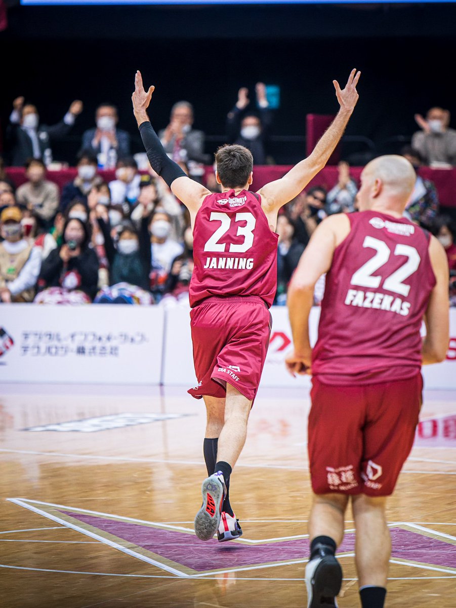 asamin_sport's tweet photo. その背が導く勝利を見たい。
#川崎ブレイブサンダース
#マット・ジャニング
#RING_SNIPER
#FULLTHROTTLE
#BE_BRAVE https://t.co/pCiuwg7bBK