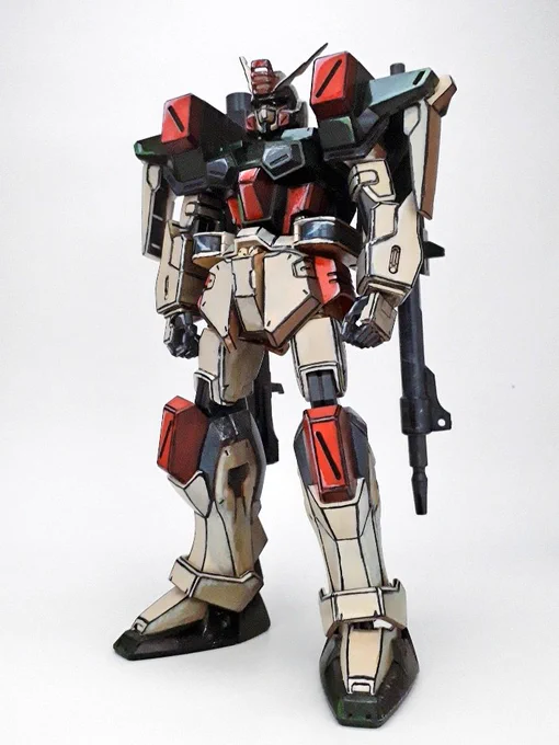 こちらもリペイント完了!1/100 #バスターガンダム です。個人的にはMGよりこちらのスタイルが好きですね!塗装は水性ホビーカラーで筆塗り、エッジは油性ペンで書き込んでいます。数年前に作ったものでしたが、今見てみると陰影やハイライトが荒い部分もあったので手直ししてみました～ 