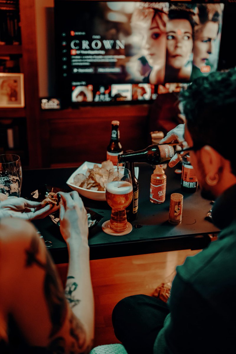 ❄️¿Frío? ⛄
Netflix, sofa, manta y un buen picoteo. 
¿Alguien da más?
Por cierto. Nos hemos quedado sin series ¿alguna recomendación, cuál estáis viendo?
#cervezaartesana #cervezasingluten #cervezaasinalcohol #maridajecerveza