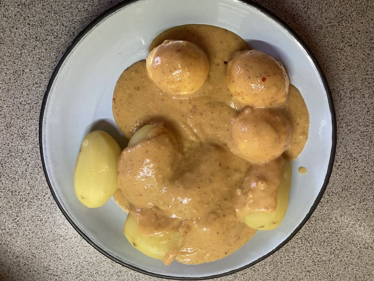 Geotrius's tweet photo. #Senfeier #Chili edition (mit grobem und feinem Senf) 🥰🤤, keine Lust heute lang in der Küche zu stehen 😀
Eggs wit #mustar sauce #Chili edition (mixed coarse and regular mustard) 🥰🤤, quick and dirty
@lu_eder https://t.co/xhFHIAbv9y