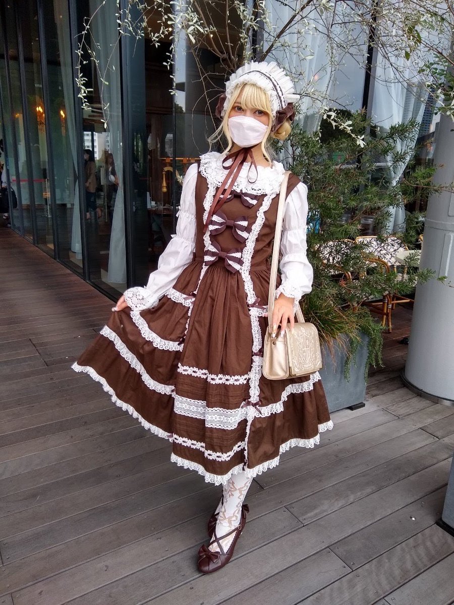 otonaalice's tweet photo. #GLM7
ありかみう
(大阪出身・東京都在住）

コート●Metamorphose
髪飾り●Luxmira
ブラウス、JSK●Innocent World
靴下●Angelic Pretty
靴●ALICE and the PIRATES
このスタイルを始めたのは●中学生の頃、ALI PROJECTの宝野アリカ様を知って
ふだんは●いろいろ
注目しているロリータ●深澤翠 https://t.co/na4SHdIVBL