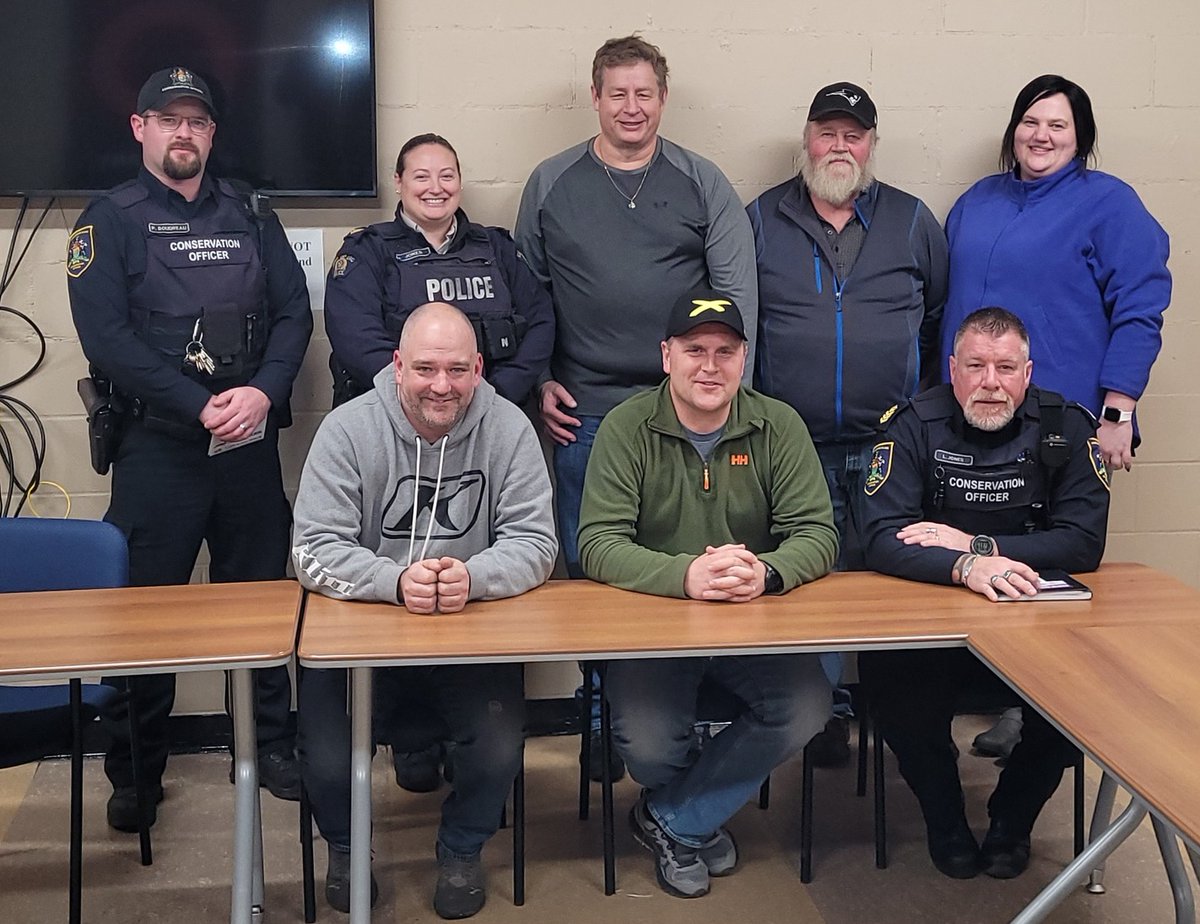 RCMPPEI's tweet photo. Law Enforcement and PEI Snowmobile Association #PEISA prepare for the snowmobile season.
https://t.co/MPHW1MtBMA https://t.co/nX42ASKb3g