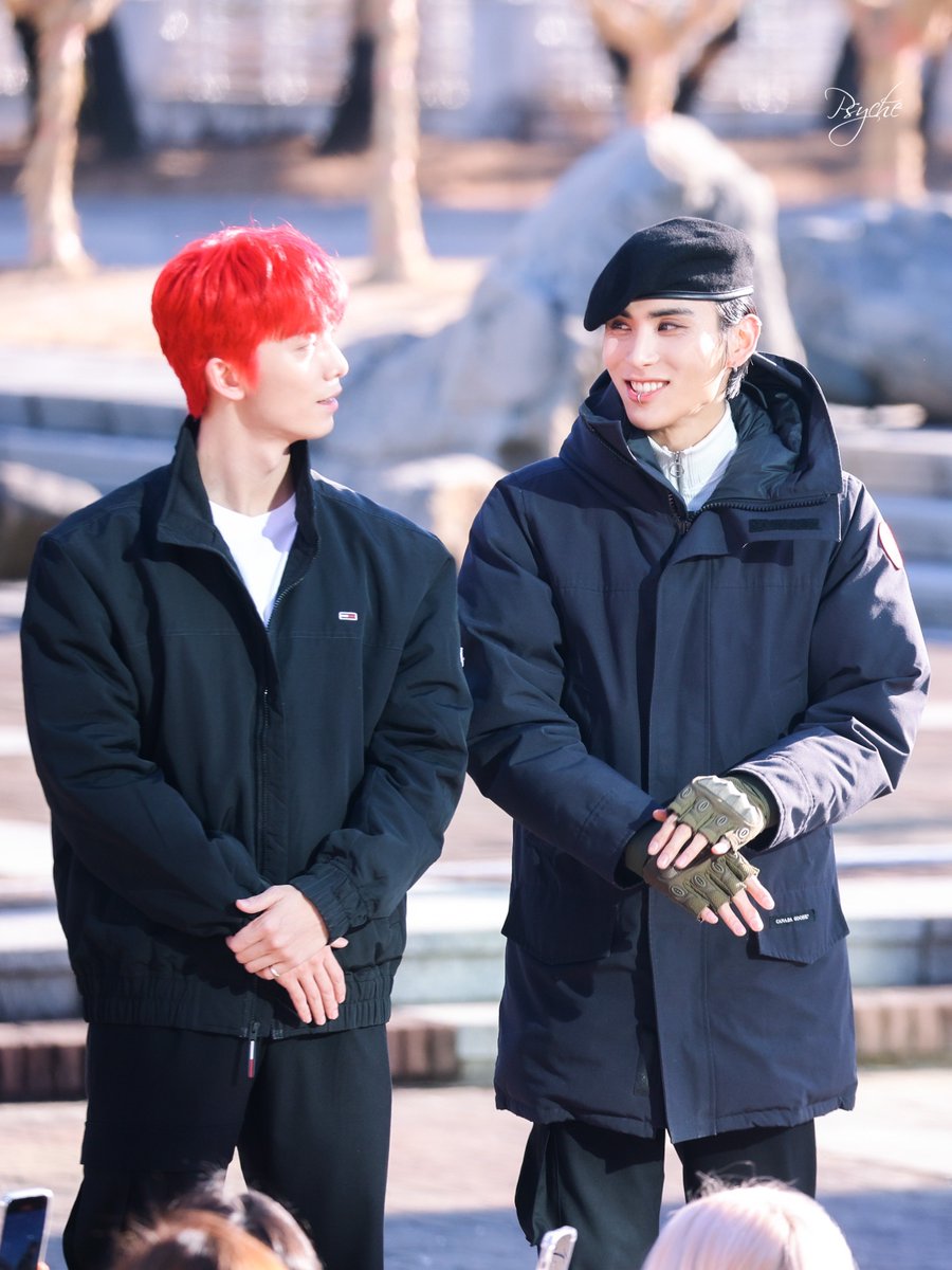 hwisperofthesun's tweet photo. 230120 뮤직뱅크 미니팬미팅

🧩💚💙

#유태양  #YOOTAEYANG  #テヤン
#휘영  #HWIYOUNG  #フィヨン
#Puzzle #SF9  #에스에프나인 @SF9official https://t.co/0JQdM2YNZG