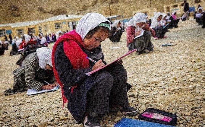 Nabila_Nazhat's tweet photo. آزادی را دفن کردید درست.
با شوق نهانِ پروازِ کبوتران چی ‌می‌کنید؟
#letherlearn
#StopHazaraGenocide https://t.co/VY5q7q82JF