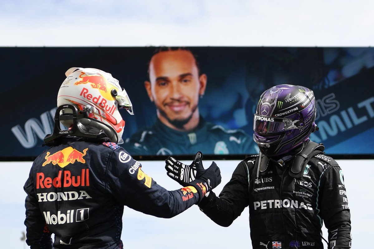 OffTracteur's tweet photo. 🔴 Max Verstappen a rappelé lors d'un live Twitch que la "chance" ou "Dieu" n'ont rien à voir dans les titres de Lewis Hamilton:

🎙️"Ils disent que Dieu est avec Lewis alors que je ne suis pas son coéquipier."

[🗞️@OnionSports] https://t.co/wnQHtFCbQe