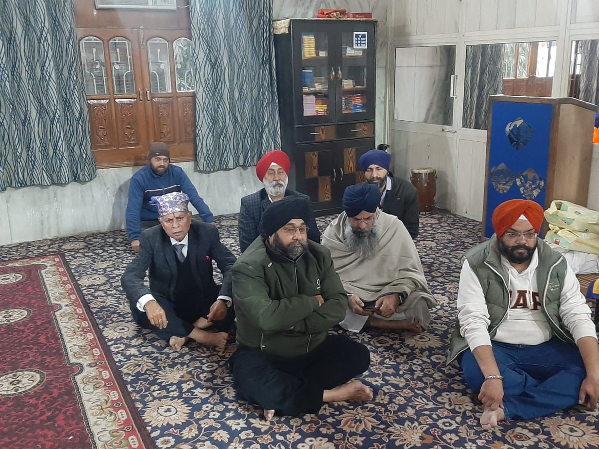 mandeep40548693's tweet photo. आज भाई मती दास जी चैरिटेबल सोसायटी के मुख्य सेवादार भाई साहब भाई गुर इकबाल सिंह जी वाइस चेयरमैन बीबी जगजीत कौर जी द्वारा UPSC और IAS के निशुल्क ऑनलाइन कोर्स की शुरुआत करी https://t.co/LaPNolYB4l