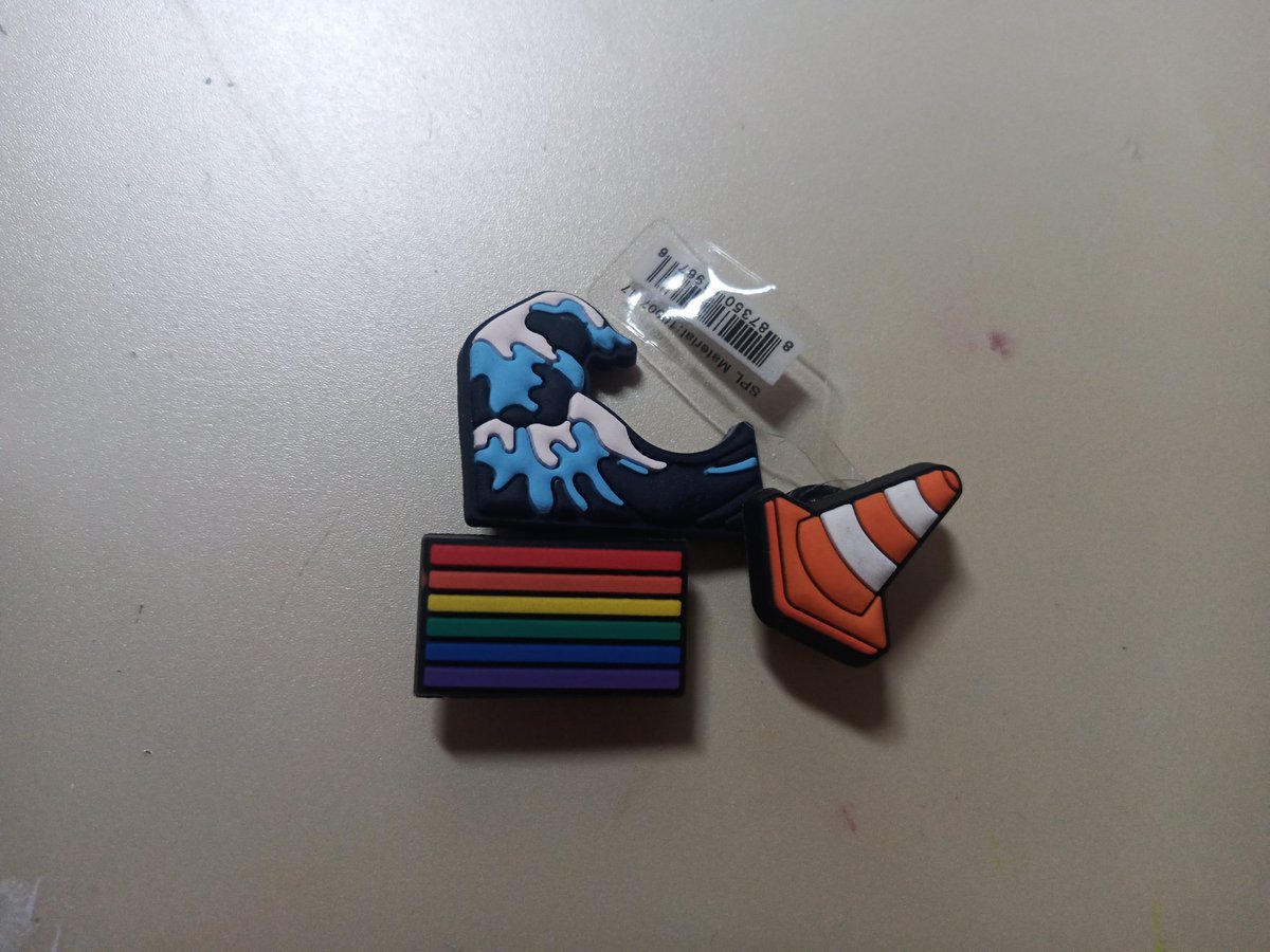 _PeSHka__'s tweet photo. Наверное я наконец то завешал все тапочки
 вы только гляньте, они шикарны ✨.✨ https://t.co/QCYZ5UlzI4