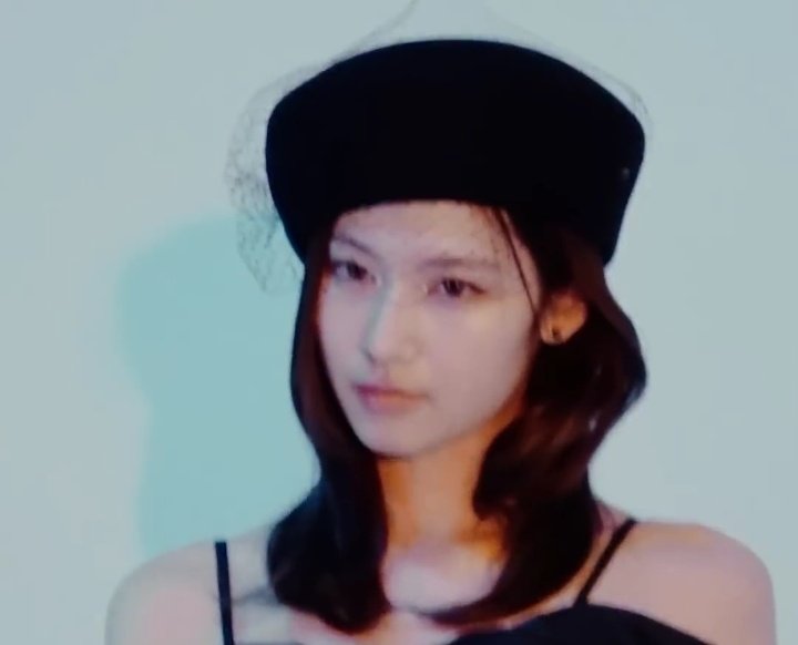 sanapics's tweet photo. THIS WOMAN #SANA https://t.co/InSOXMS1tK