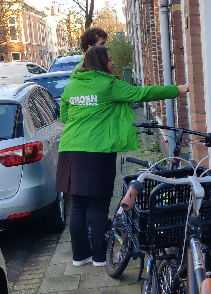 GroenLinksNH's tweet photo. Onze lijsttrekker @anoukmgielen samen met kersvers lid Casper. Veel gehoord: minder auto's, meer fietspaden en groen! @GroenLinksH

#PS2023 #verkiezingen https://t.co/2qOFudbpvJ