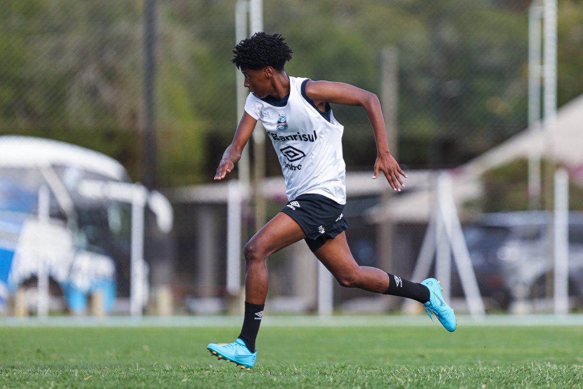 Trabalhando muito, pra depois vim um preguiçoso e falar que foi sorte. E eu vou sorrir e dizer “verdade foi sorte a minha não ter desistido nos piores dias pra hoje viver a vida que eu sempre quis !”🙌🏿🚀✅