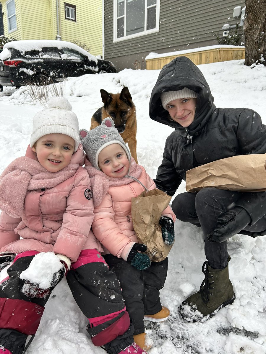PerryTrimper's tweet photo. Fresh baked #StormBread in YYT for Sophie & Amelia from Nicolayev, Ukraine - Дякую #GeorgeTownBakery @ANC_of_NL @IPGS_GovNL #Kracker https://t.co/d5xpRKsjW0