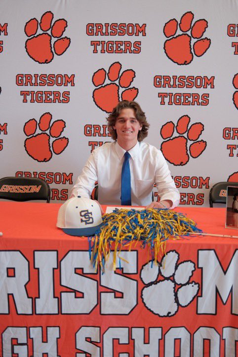 GrissomBSB's tweet photo. @TySanderson3 is OFFICIAL! Super proud of how hard this guy works. Excited for a great senior year and more success in years to come. Congratulations 9. https://t.co/Re3a7pVecx