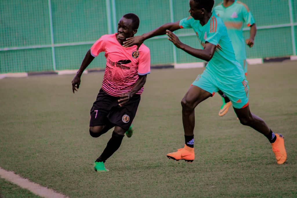 BeesFootbal1's tweet photo. The Beez Vs the Vipers #Juniors @St. Mary's Kitende Stadium #MakindyeBeesFc FootballAcademy #fufaTv https://t.co/A1MiX4gZBP