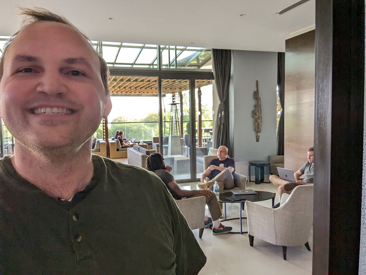 NoheDev's tweet image. Incredibly happy to capture this #noheSelfieWith @puf @kevinjchisholm @jryanio