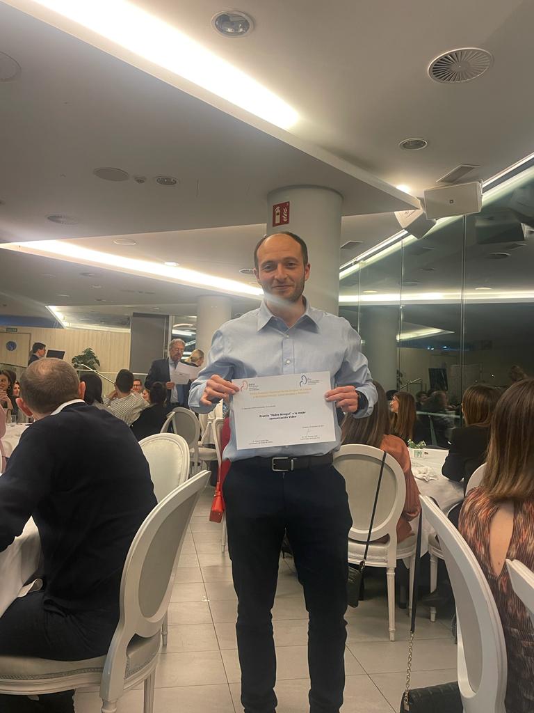 nest_belmont's tweet photo. Otro año más que nos otorgan el premio Pedro Arregui al servicio de urologia de @HUnivValdecilla Enhorabuena al Dr García Formoso por el excelente vídeo y la novedosa técnica de reimplante ureteral https://t.co/xZQY2IGAqr