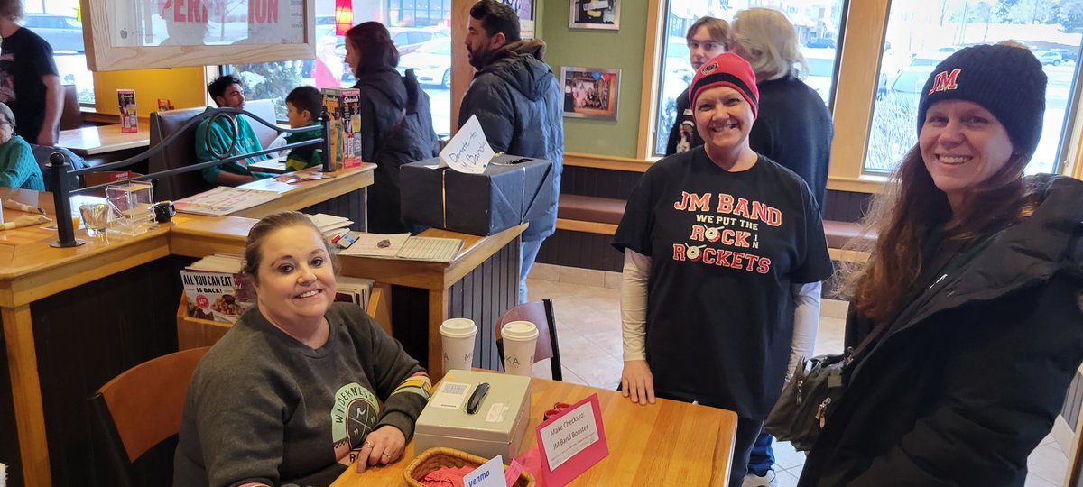 JMBands's tweet photo. Come on down to Applebee's North! We are here until 10am! https://t.co/FgGDow0pvH