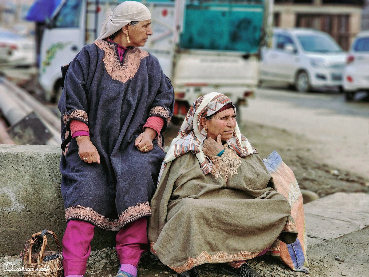 sahranmalik's tweet photo. And then one day
When our locks are grey
Will you sit by me
Like you sit today?
#kashmir #feran #culture https://t.co/IvXLUEKaAk