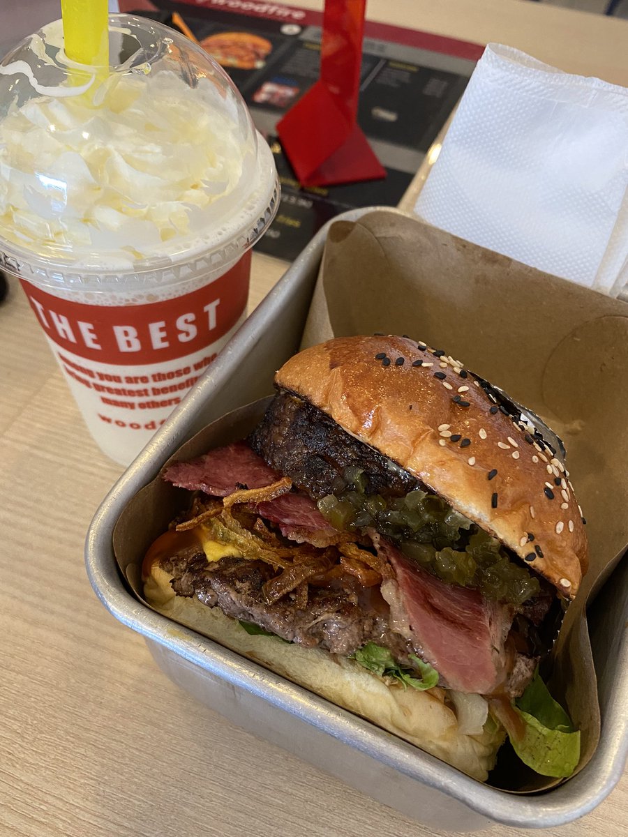 farahstahp's tweet photo. woodfire sedap gila????????????? i literally felt like i died n went to heaven when i took that FIRST bite of their brisket burger it’s so good omg can’t believe IT TOOK ME THIS LONG TO TRY THEM OUT https://t.co/0UU2hEIlfb