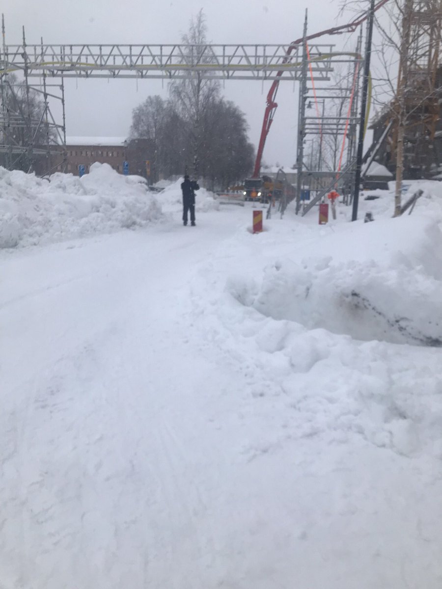 Just det. Jag fotade en gubbe som fotade en byggkran häromdagen.