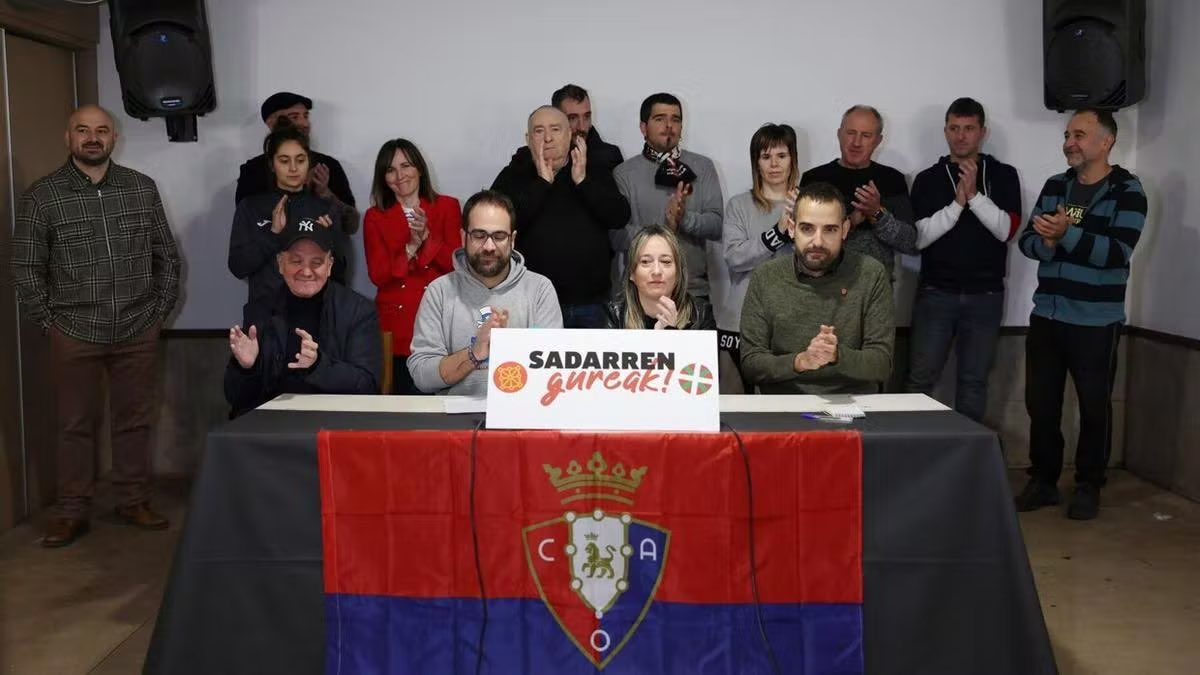 desdelsadar's tweet photo. Encantado de colaborar junto a más soci@s de @Osasuna en la RdP que ha tenido lugar esta mañana.
Me adhiero a este manifiesto, sin duda!
El miércoles vamos a petar el Sadar!
Aupa rojos! https://t.co/NcBmPlbFGk