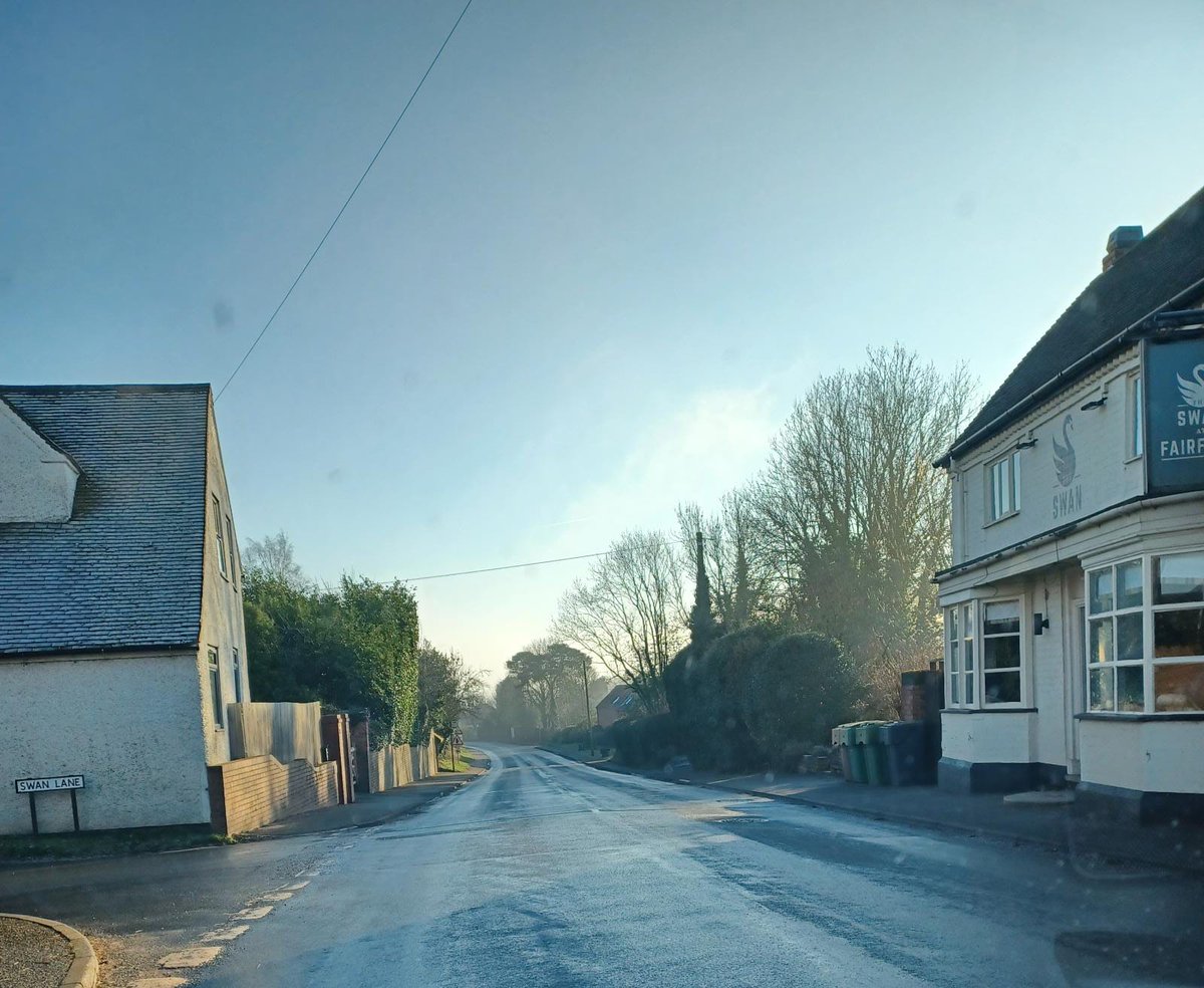 Even with the sun out, the  temperatures on my foot patrols this afternoon were rather chilly! Take care if you are heading out and remember to wear highvisibility clothing in low lit areas. #PolicingPromise #BeSafeBeSeen