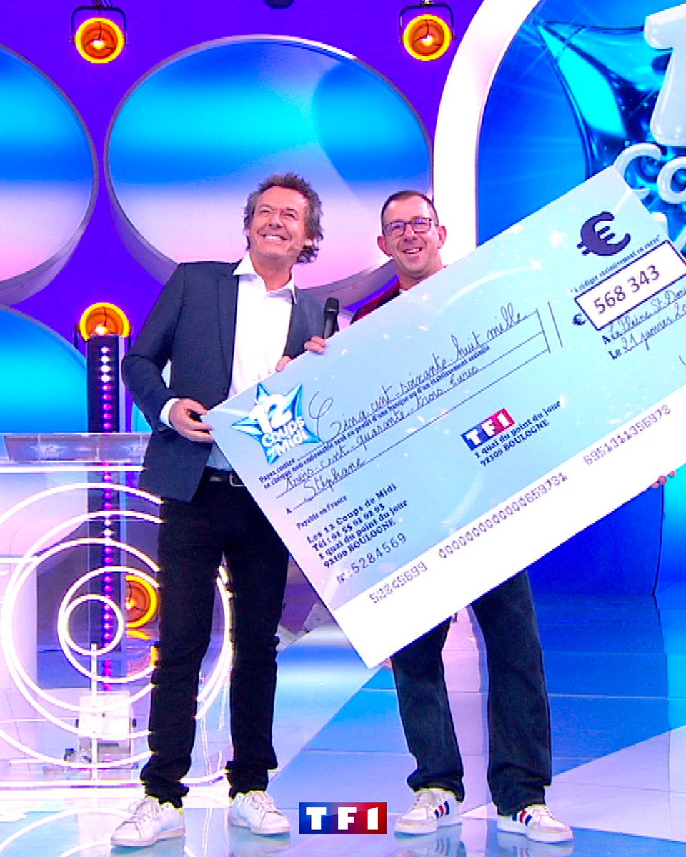 TF1's tweet photo. 🌟 Ce vendredi, l'aventure 𝟭𝟮 𝘾𝙤𝙪𝙥𝙨 𝙙𝙚 𝙢𝙞𝙙𝙞 a pris fin pour Stéphane !

Il devient le 5ème plus grand maître de midi, avec :

‣ 153 participations
‣ 568 343 euros de gains
‣ 130 000 euros gagnés pour l'association ELA
‣ 5 étoiles mystérieuses découvertes https://t.co/xmPJOJmTfj
