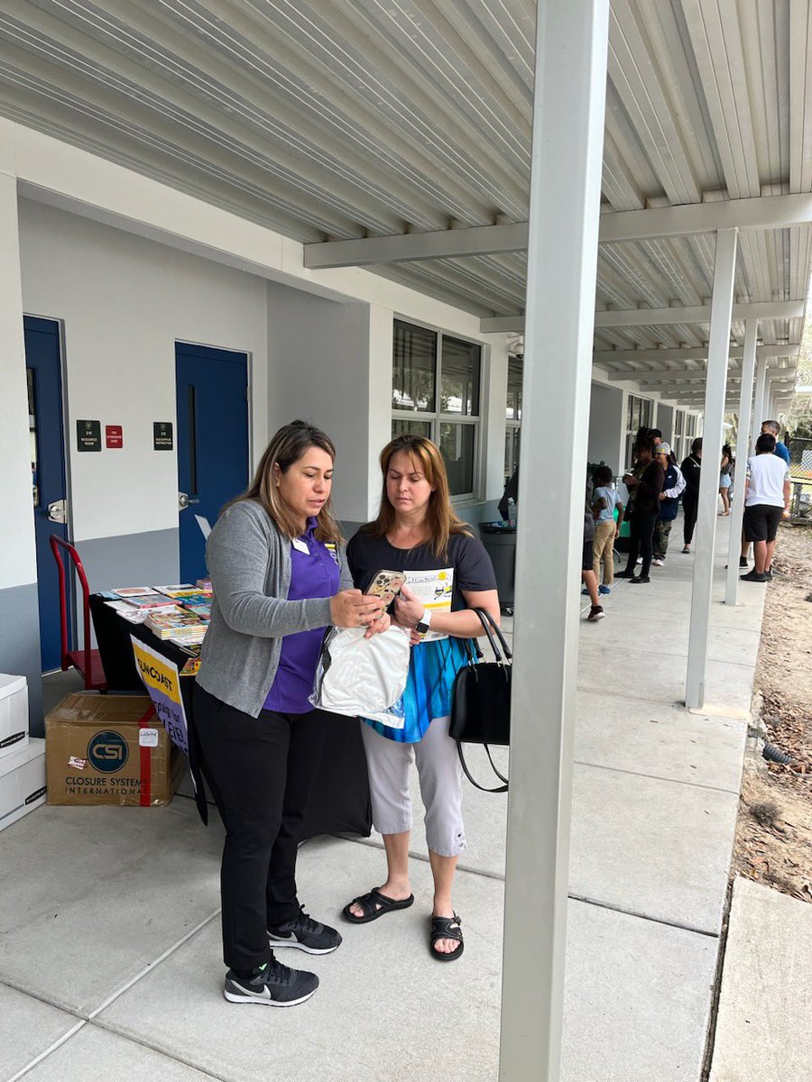 Great morning at Wilkinson Elementary #Sarasota connecting with families about #TBIC <a href="/SuncoastCGLR/">Suncoast GL Reading</a> <a href="/LeerPara3ro/">Leer Para 3ro.</a> <a href="/ThePattersonFdn/">The Patterson Foundation</a> <a href="/joinvroom/">Vroom</a> <a href="/ElsieTPF/">Elsie Merrill</a>