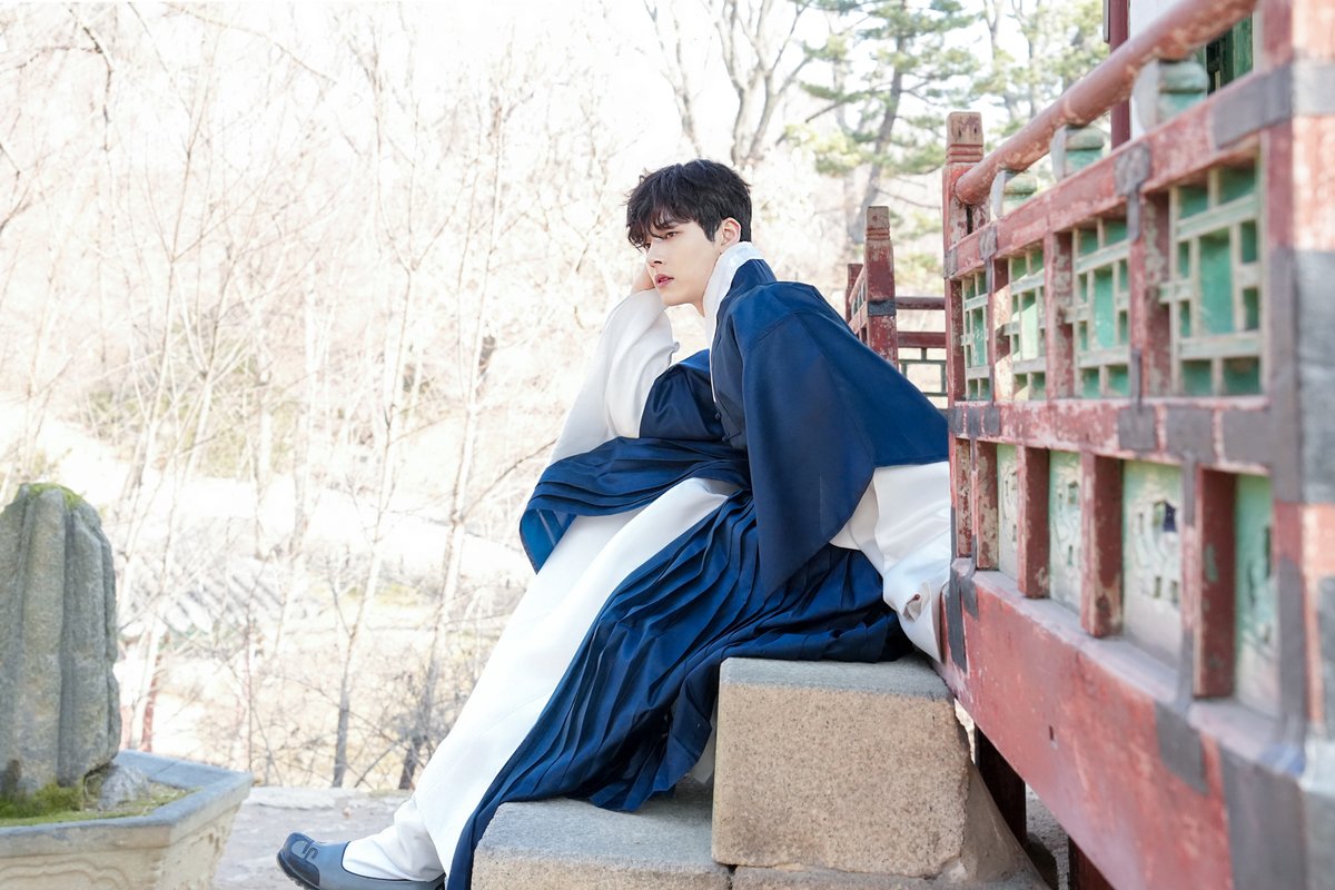 Team_Junghyun's tweet photo. 정현의 새해 인사!

#버밍 여러분 즐거운 설날 되시고 올 한 해 정말 행복한 일들만 가득하시길 바라요! 새해 복 많이 받으세요! 🎊 https://t.co/ZaBUHMIZ61