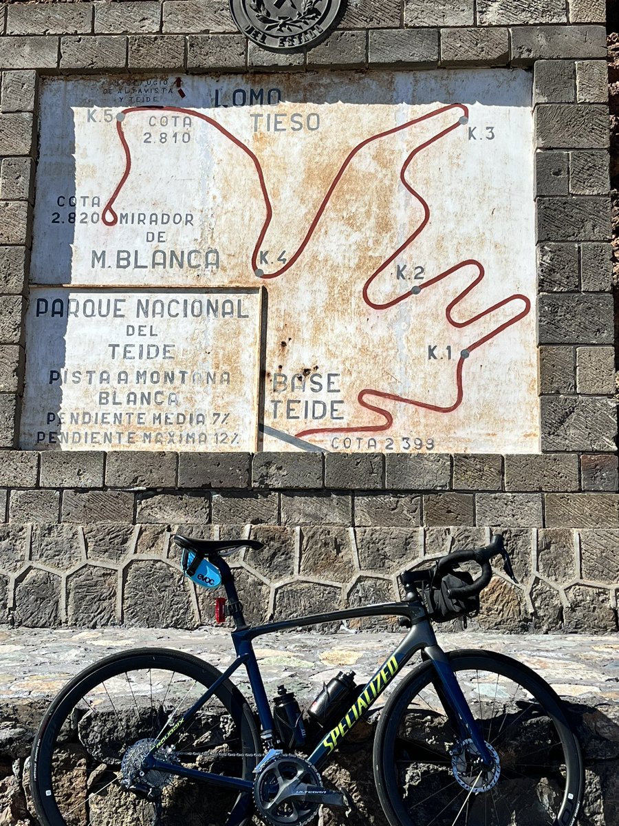 Dog_in_a_hat's tweet photo. Only 2500 metres of continuous climbing! #mtteide #tenerife #cyclinglife https://t.co/IfrR13rwPR