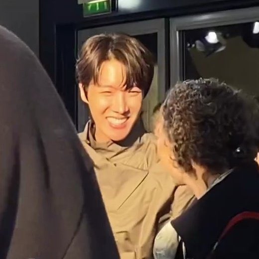 thehobiprint's tweet photo. Hobi’s smile 🥹 https://t.co/JZ112hJ8LJ