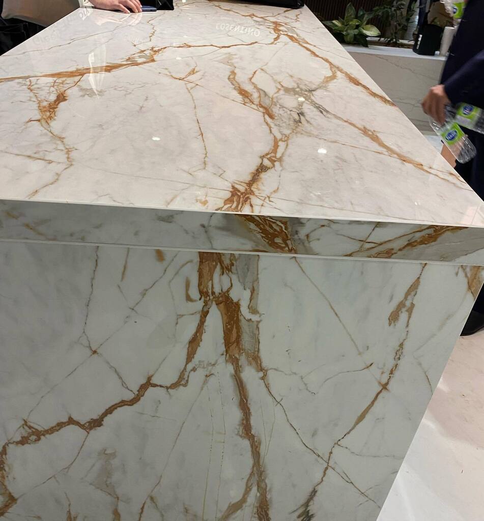 Beautiful veining !  Seeing warmer tones and veining … are we shifting away from the cooler whites and greys?? @cosentinocanada @idstoronto @kminteriors2063 instagr.am/p/CnrkjfMrJ3H/