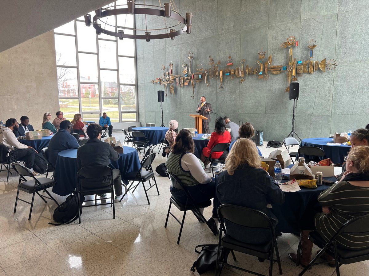 MountStJosephU's tweet photo. After a week of so many amazing events to celebrate MLK, we were excited to host alumnus Ralph Allen who shared his story of the importance of following your dreams and persevering through adversity. Read his story: https://t.co/dFJKvseBO5 https://t.co/D0wnDZZSKD https://t.co/j8N8PukzKI