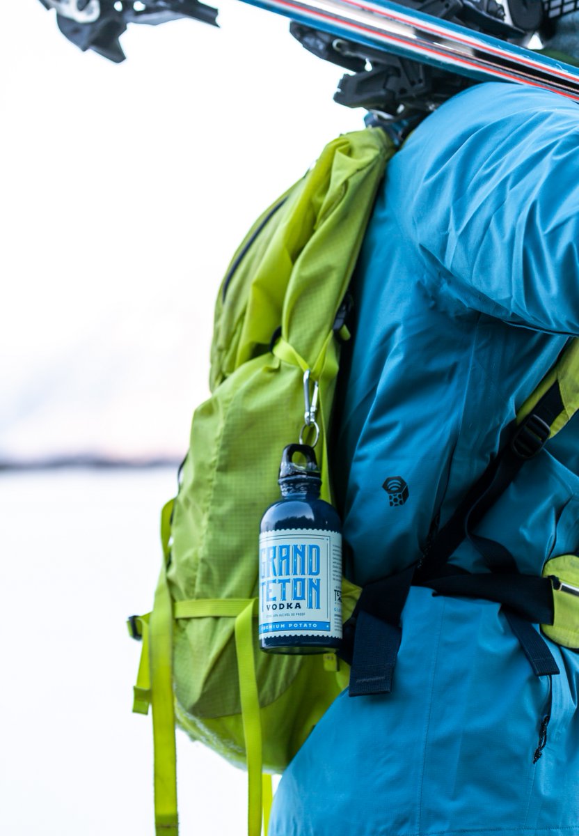 Clip and trip ⛷️🎿🥾🧗🚵

#tetonvodka375 #reduce #reuse #recycle #ecofriendly #sustainability #sustainable #apresski #ski #idaho #wyoming #montana #skiing #hiking #biking #snow #mountainlife #mountains #mtmoran #tetonrange #grandtetons #vodka #tetondistillery #drinkresponsibly