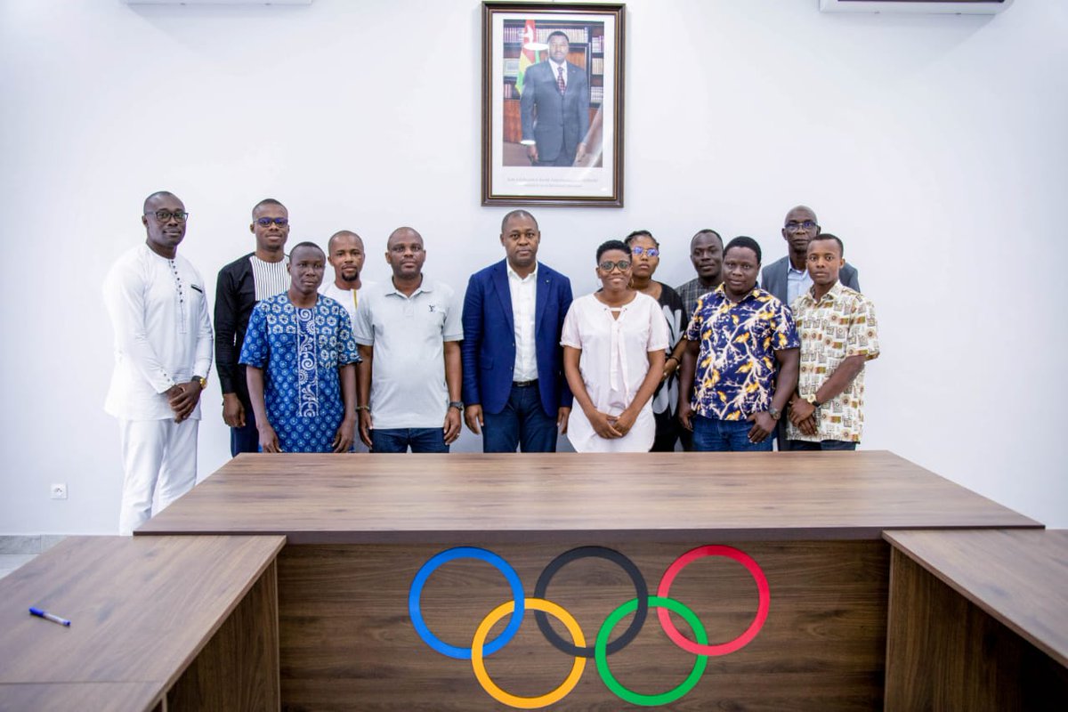 AkpakiDeladem's tweet photo. Formation des journalistes sportifs sur l'olympisme pour plus de professionnalisme, partenariat avec le @cnotogofficiel, couverture de rdv majeurs et bien d'autres points ont fait l'objet de discussions. Bon vent au nouveau bureau de l'#AJSIT. #Tginfo #TgTwittos #cnotogo 2/2 https://t.co/BgVLJZ2KUn