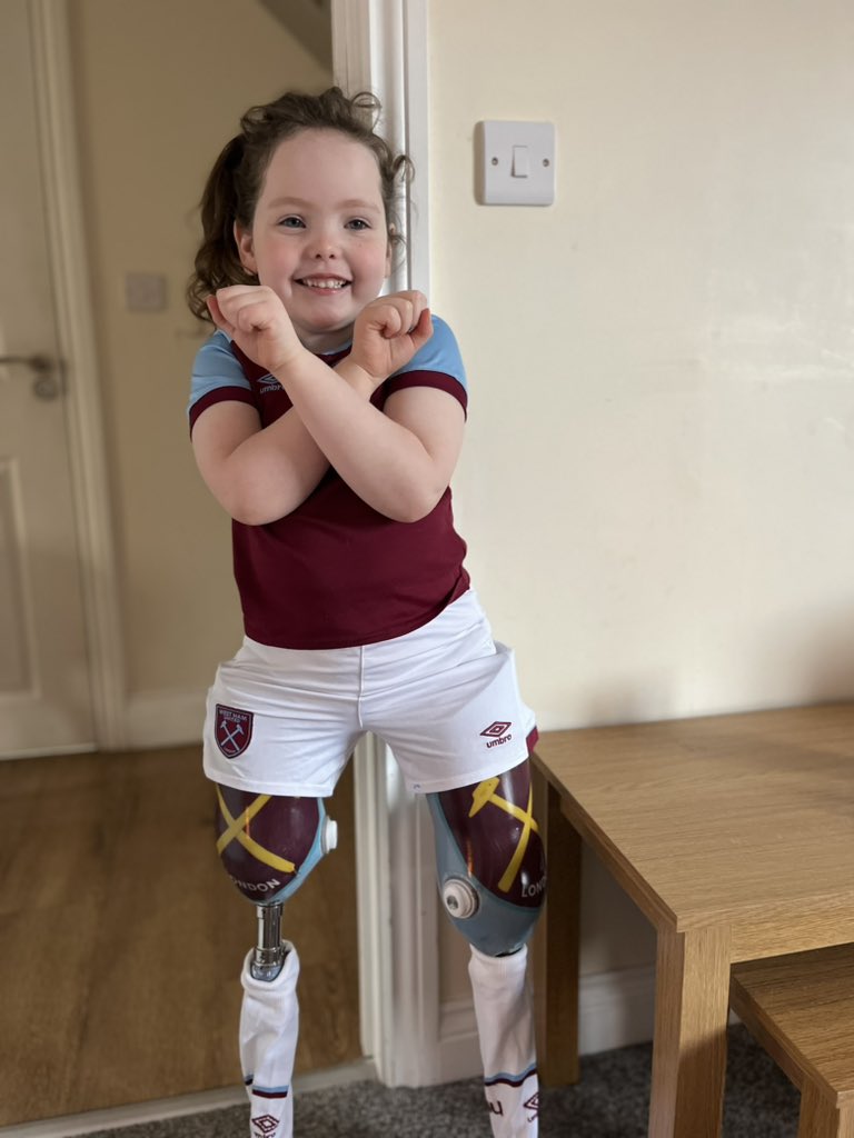 Freya cheering on the boys in full kit including her prosthetics she requests each time 💗 #westham @_DeclanRice @KurtZouma @WestHam #coyi @Noble16Mark