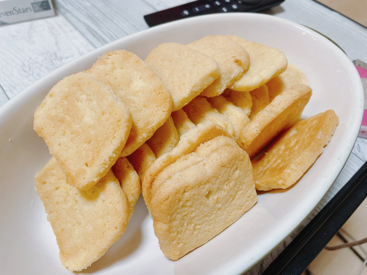 mfuzk_y's tweet photo. 夜中にクッキーを焼く🍪🍪🍪 https://t.co/q1l78a6cWs